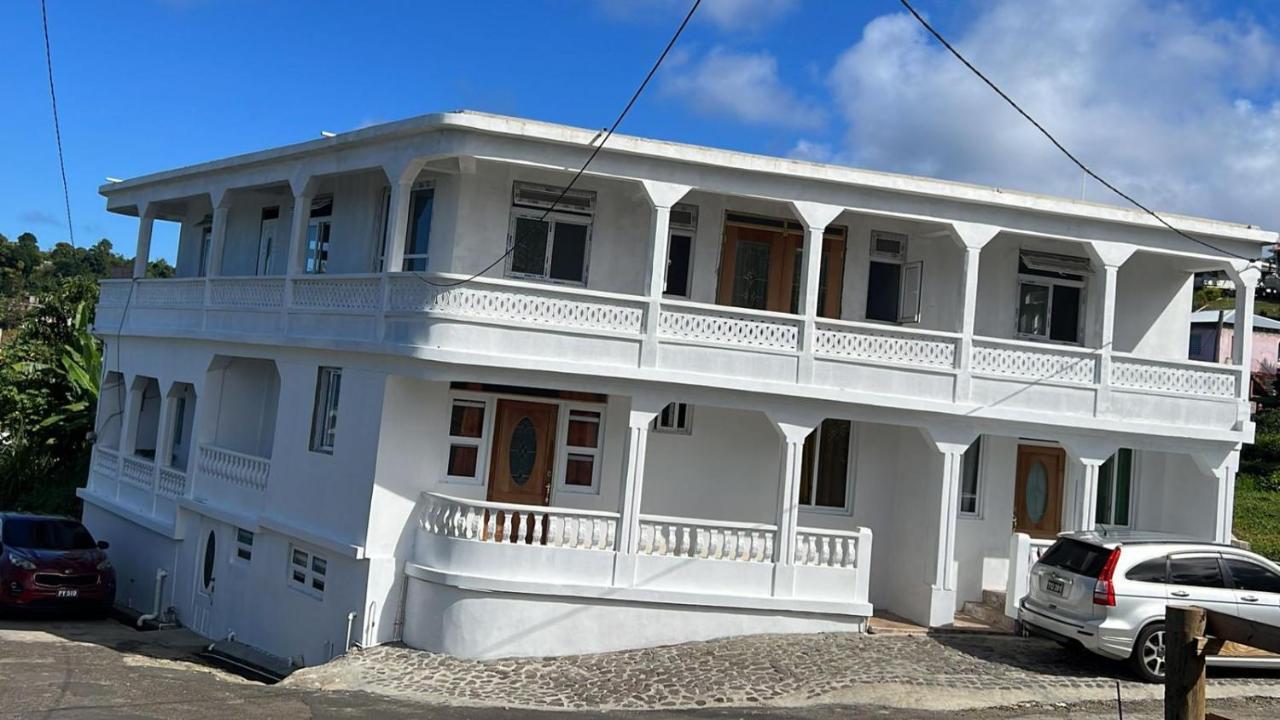 The Golden Inn Marigot Exterior photo